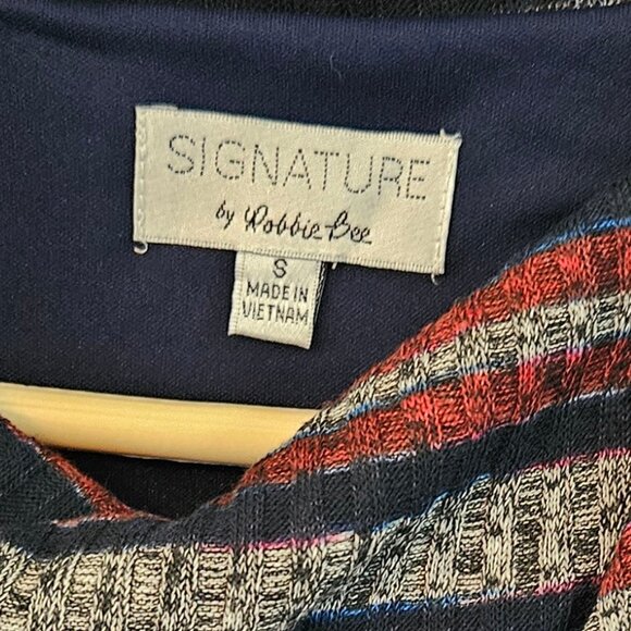 Signature by Robbie Bee - Picture 2 of 4